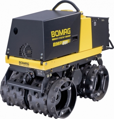 Vibrační ježkový válec BOMAG BMP 851, motor 2G40 (diesel)